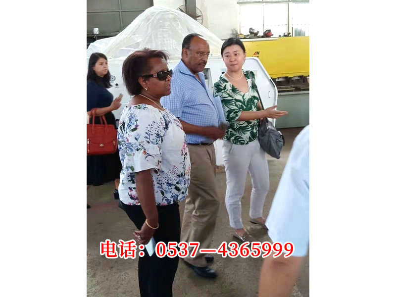 原联合国副秘书长盖图先生携夫人来厂考察.jpg