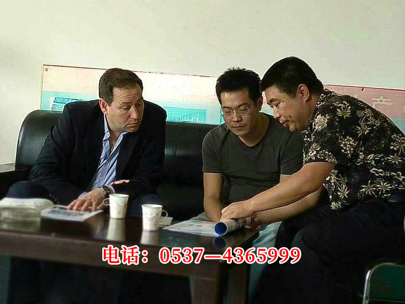 阿根廷客户来厂签订合同.jpg